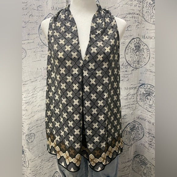 MAX STUDIO | Geometric Sleeveless Halter Top V-neck Blouse - Picture 2 of 7